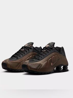 NWOT WOMEN'S NIKE SHOX R4 CASUAL SHOES, Size US 9